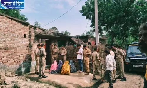 शराब पीने से रोका तो पति ने पत्नी को कुल्हाड़ी से मार डाला, एक बच्चे को लेकर हुआ फरार शराब पीने से रोका तो पति ने पत्नी को कुल्हाड़ी से मार डाला, एक बच्चे को लेकर हुआ फरार