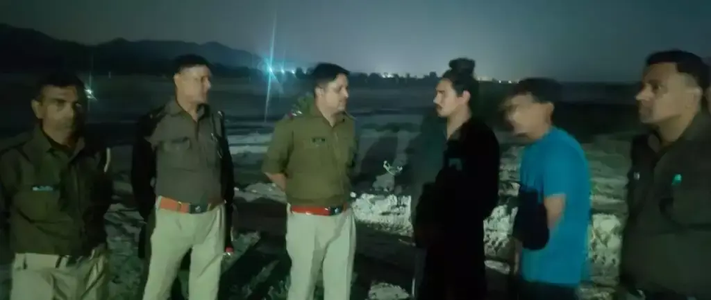 गंगा की धारा में बही बोलेरो, चालक की तलाश जारी गंगा की धारा में बही बोलेरो, चालक की तलाश जारी