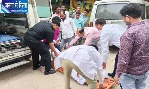 गाजीपुर में दर्दनाक हादसा, सबमर्सिबल के पास गए कर्मचारी को लगा करंट, पोस्टमार्टम के लिए भेजा शव गाजीपुर में दर्दनाक हादसा, सबमर्सिबल के पास गए कर्मचारी को लगा करंट, पोस्टमार्टम के लिए भेजा शव