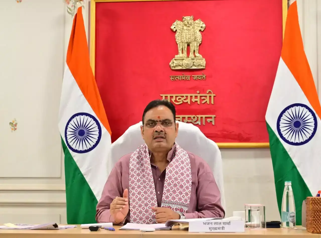 17 अधिकारियों को झटका, वार्षिक वेतन वृद्धियों पर रोक