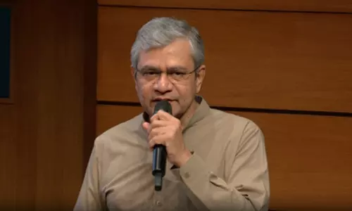 पत्रकारिता की आजादी संविधान से मिली, डीपीडीपी कानून मीडिया की स्वतंत्रता को प्रभावित नहीं करता: अश्विनी वैष्णव पत्रकारिता की आजादी संविधान से मिली, डीपीडीपी कानून मीडिया की स्वतंत्रता को प्रभावित नहीं करता: अश्विनी वैष्णव