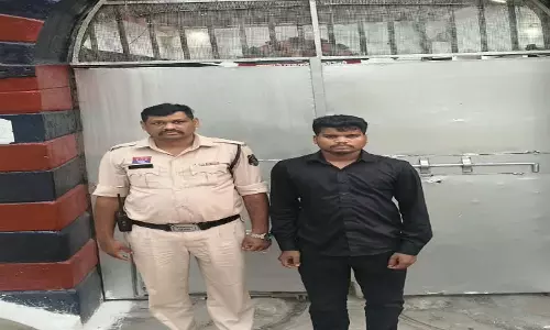 CG में 40 महिलाओं से 7.58 लाख की ठगी, आरोपी गिरफ्तार CG में 40 महिलाओं से 7.58 लाख की ठगी, आरोपी गिरफ्तार