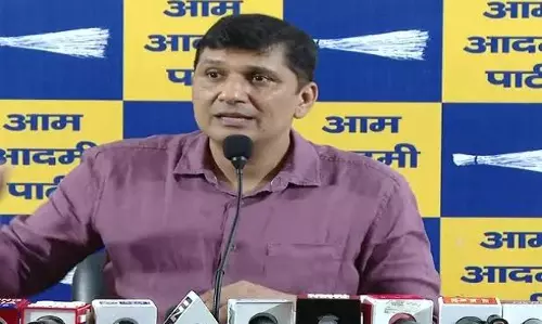 ऑनलाइन शराब बुकिंग के मुद्दे पर आप का दिल्ली सरकार के खिलाफ आंदोलन