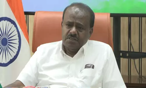 Karnataka: में सियासी घमासान HD कुमारस्वामी ने पुलिस पर लगाए गंभीर आरोप Karnataka: में सियासी घमासान HD कुमारस्वामी ने पुलिस पर लगाए गंभीर आरोप