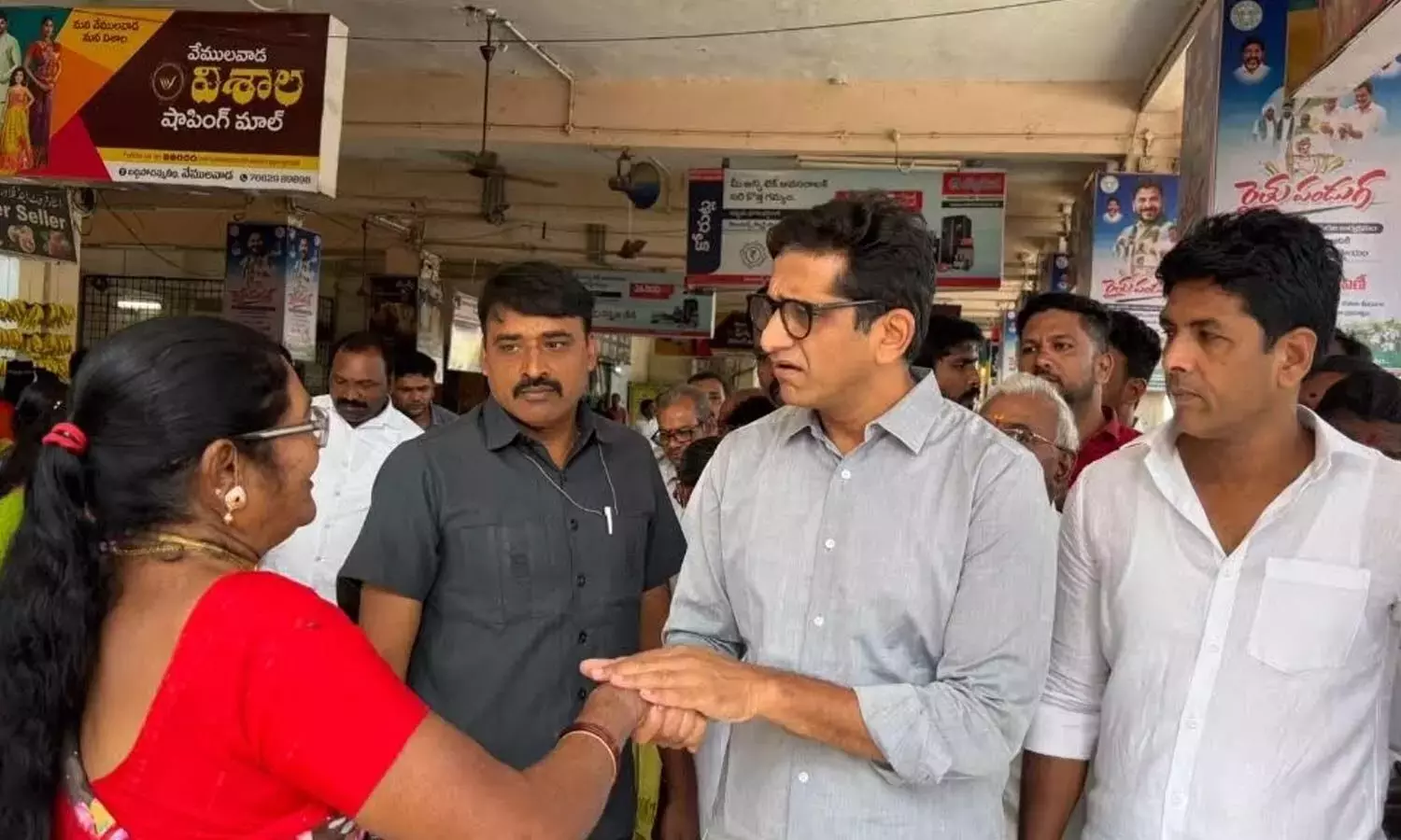 Andhra: कोरुतला बस स्टेशन पर बुनियादी सुविधाओं पर अधिक ध्यान दिया जाएगा Andhra: कोरुतला बस स्टेशन पर बुनियादी सुविधाओं पर अधिक ध्यान दिया जाएगा