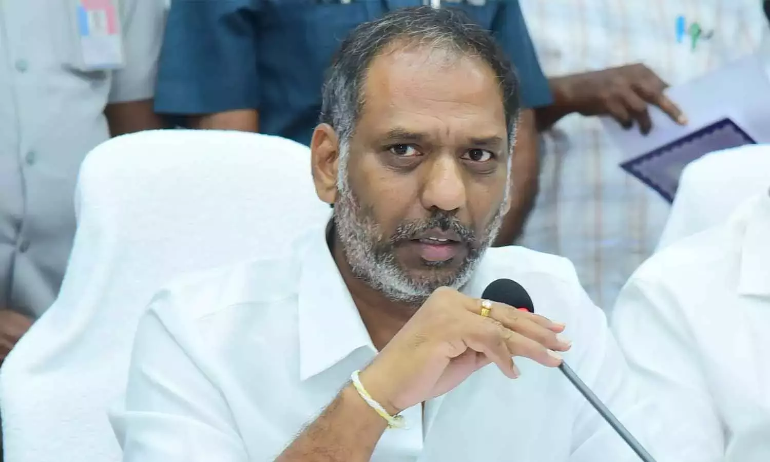 Andhra: ऊर्जा मंत्री ने चौबीसों घंटे निगरानी का आह्वान किया Andhra: ऊर्जा मंत्री ने चौबीसों घंटे निगरानी का आह्वान किया