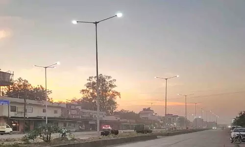 सीएसआर फंड से करोड़ों की लागत से लगी स्ट्रीट लाइटें सीएसआर फंड से करोड़ों की लागत से लगी स्ट्रीट लाइटें