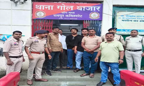 गोलबाजार में जुआ खेलने वाले 6 जुआरी गिरफ्तार गोलबाजार में जुआ खेलने वाले 6 जुआरी गिरफ्तार