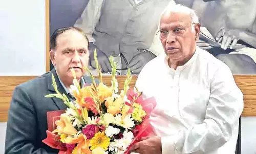 खडग़े से मिले कुलदीप पठानिया, दिल्ली में हुई मुलाकात