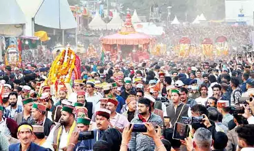 लंका दहन के साथ कुल्लू दशहरा संपन्न लंका दहन के साथ कुल्लू दशहरा संपन्न