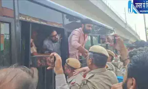 जामिया में नकाबपोशों की तोड़फोड़, स्थापना दिवस कार्यक्रम रद्द