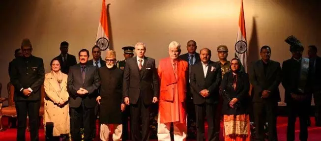 जम्मू-कश्मीर की सियासत में हलचल, उमर कैबिनेट में 4 नए मंत्री शामिल, भाजपा ने उठाए सवाल जम्मू-कश्मीर की सियासत में हलचल, उमर कैबिनेट में 4 नए मंत्री शामिल, भाजपा ने उठाए सवाल