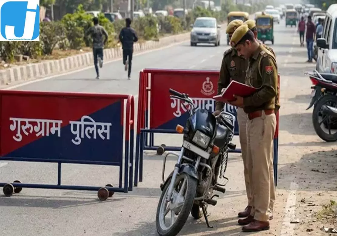 गुरुग्राम यातायात पुलिस ने पकड़ी चोरी की बाइक, ई-चालान मशीन से खुला मामला गुरुग्राम यातायात पुलिस ने पकड़ी चोरी की बाइक, ई-चालान मशीन से खुला मामला