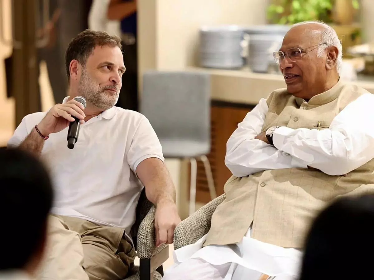 कर्नाटक में कांग्रेस को बड़ा झटका, MLC चुनाव में BJP-JDS ने किया क्लीन स्वीप कर्नाटक में कांग्रेस को बड़ा झटका, MLC चुनाव में BJP-JDS ने किया क्लीन स्वीप