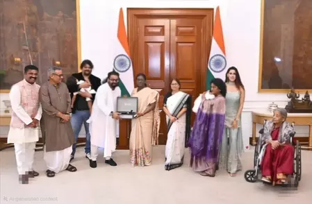 राष्ट्रपति मुर्मु से मिले गायक हरिहरन, वंदे मातरम का स्पेशल विनाइल किया भेंट राष्ट्रपति मुर्मु से मिले गायक हरिहरन, वंदे मातरम का स्पेशल विनाइल किया भेंट