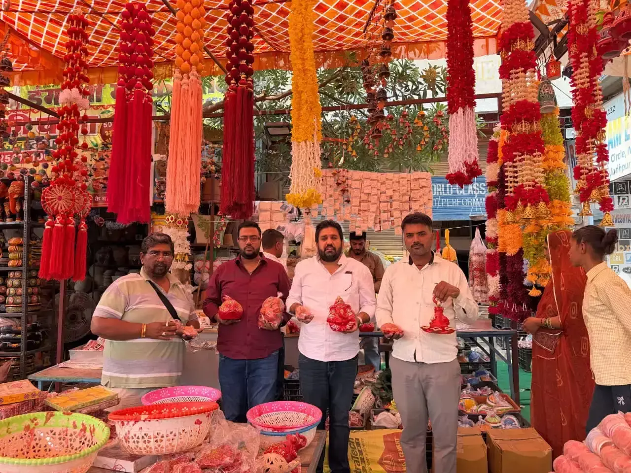 उड़ान फाउंडेशन ने लोकल उत्पादों के समर्थन का उठाया बीड़ा उड़ान फाउंडेशन ने लोकल उत्पादों के समर्थन का उठाया बीड़ा
