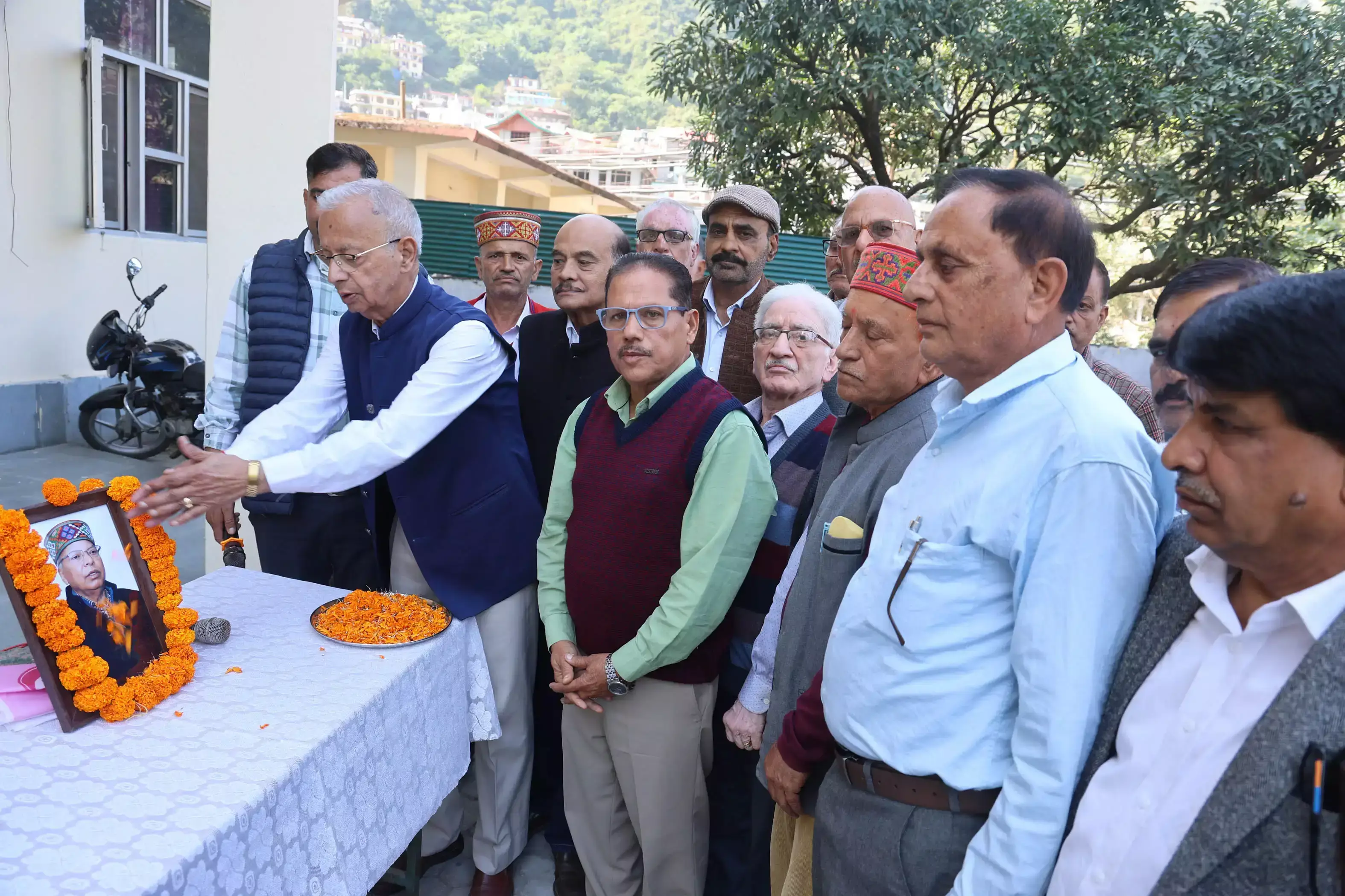 चंद्र सिंह मंडयाल की स्मृति में बिजली बोर्ड कर्मियों ने दी श्रद्धांजलि चंद्र सिंह मंडयाल की स्मृति में बिजली बोर्ड कर्मियों ने दी श्रद्धांजलि