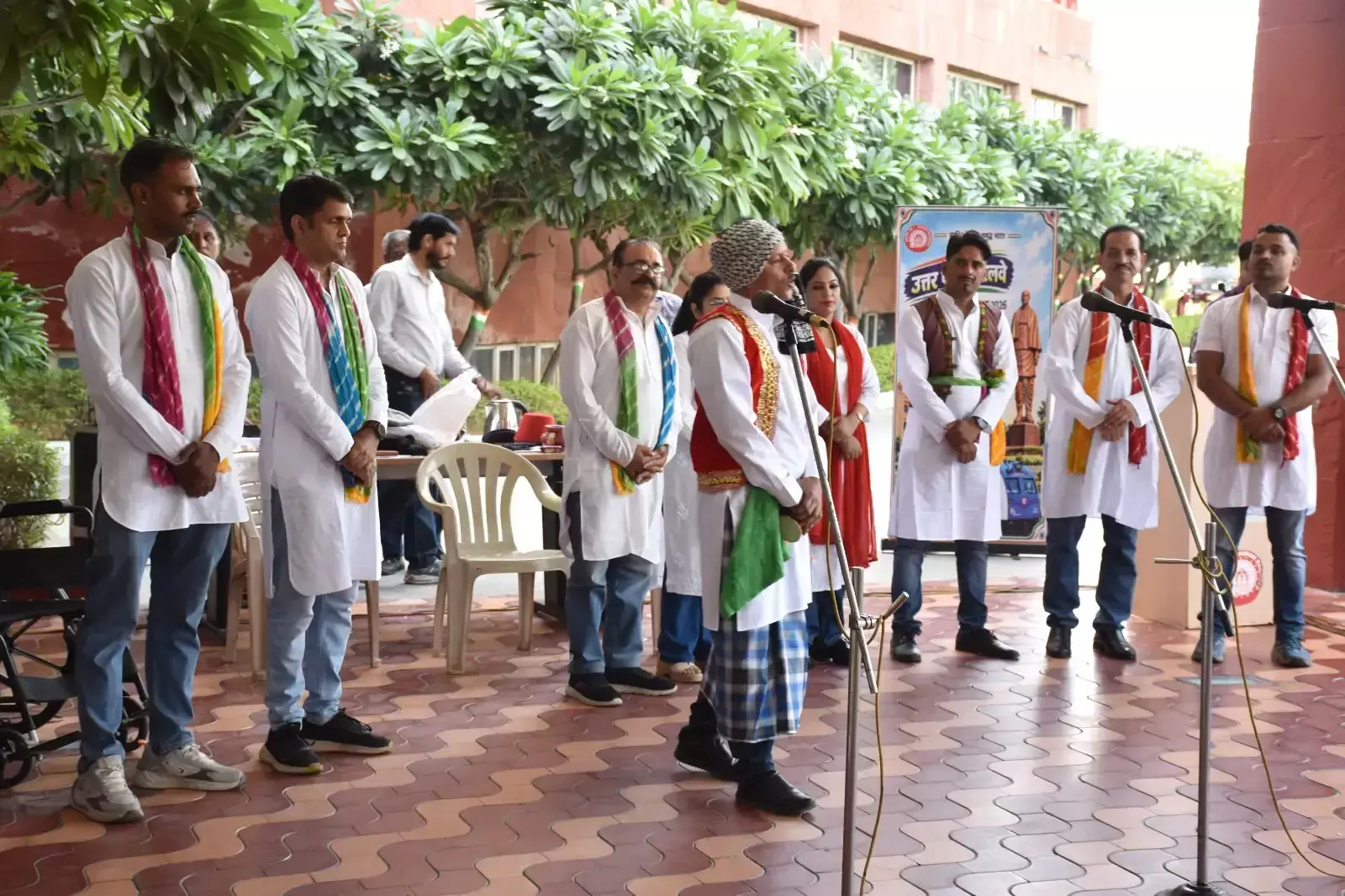 नुक्कड़ नाटक से रेलवे ने दिया भ्रष्टाचार मुक्त व्यवस्था का संदेश नुक्कड़ नाटक से रेलवे ने दिया भ्रष्टाचार मुक्त व्यवस्था का संदेश
