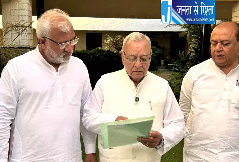 रोहतक में पार्किंग संकट से यातायात प्रभावित, वाहन चालकों को रोजाना परेशानी रोहतक में पार्किंग संकट से यातायात प्रभावित, वाहन चालकों को रोजाना परेशानी
