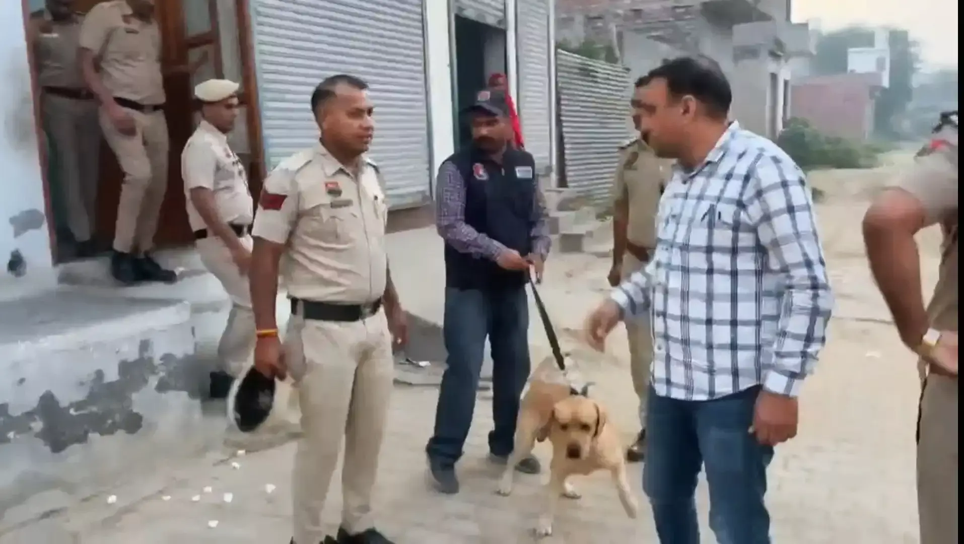 कैथल में 100 पुलिसकर्मियों का सर्च ऑपरेशन, 10 संदिग्ध घर खंगाले कैथल में 100 पुलिसकर्मियों का सर्च ऑपरेशन, 10 संदिग्ध घर खंगाले