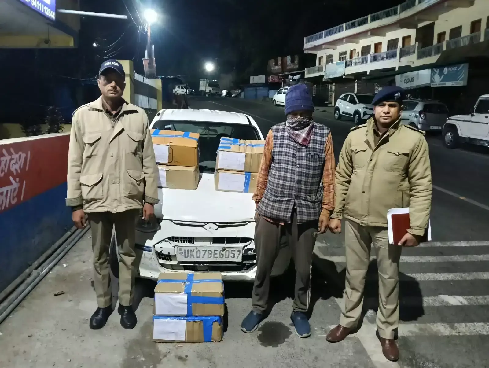 टिहरी पुलिस ने पकड़ी शराब की खेप, चार आरोपी हिरासत में टिहरी पुलिस ने पकड़ी शराब की खेप, चार आरोपी हिरासत में