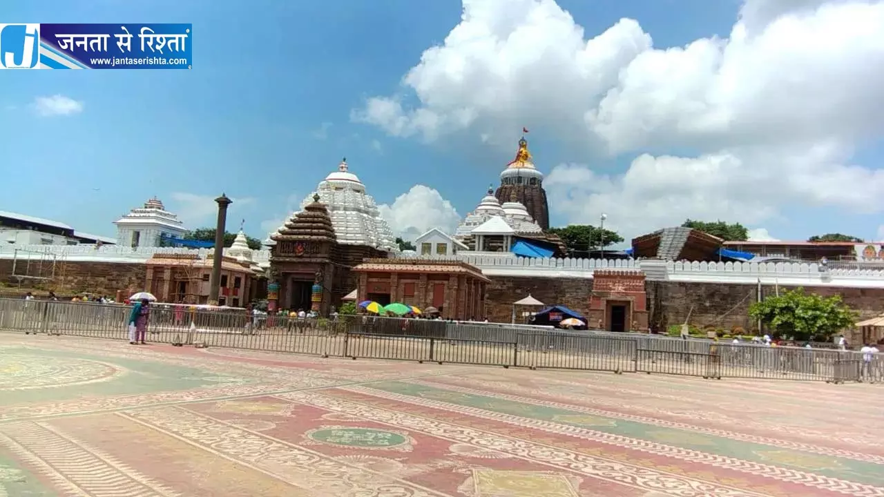 चक्रवात अर्नब का जगन्नाथ मंदिर पर असर तेज हवाओं से फटा पवित्र पतितपावन ध्वज, चक्रवात अर्नब का जगन्नाथ मंदिर पर असर तेज हवाओं से फटा पवित्र पतितपावन ध्वज,