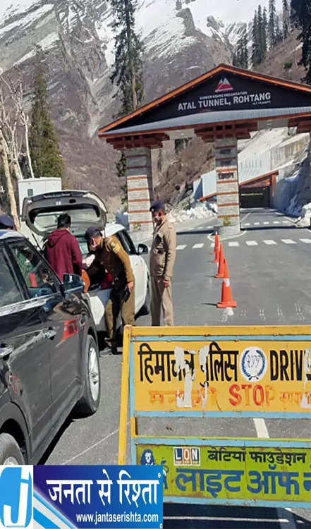 Himachal: में नशा तस्करों पर कसा शिकंजा शिमला पुलिस ने 58 संदिग्ध संपत्तियां कीं चिह्नित Himachal: में नशा तस्करों पर कसा शिकंजा शिमला पुलिस ने 58 संदिग्ध संपत्तियां कीं चिह्नित