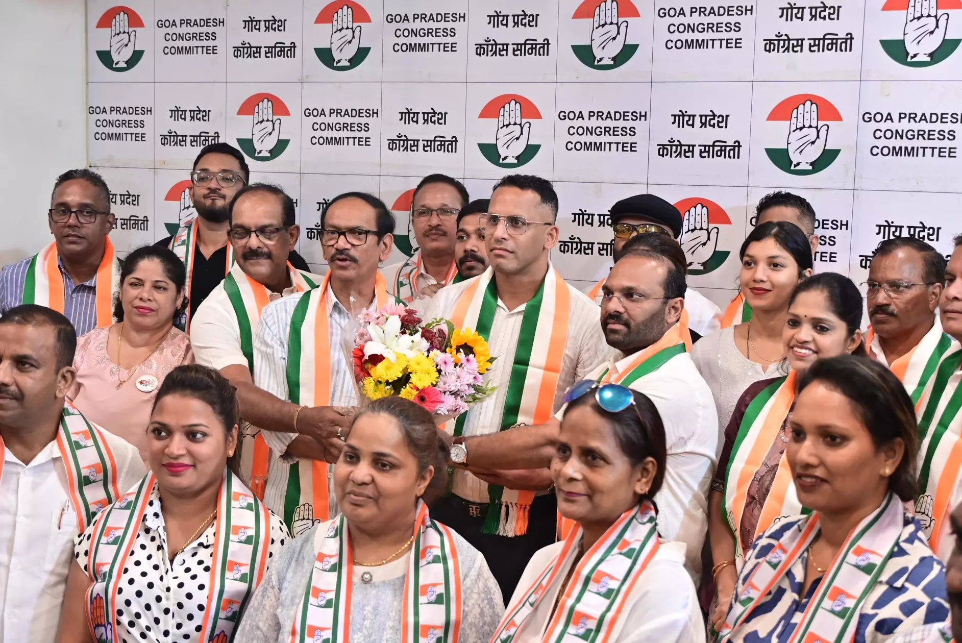 वॉरेन अलेमाओ कांग्रेस में शामिल, बीजेपी शासन पर साधा निशाना वॉरेन अलेमाओ कांग्रेस में शामिल, बीजेपी शासन पर साधा निशाना