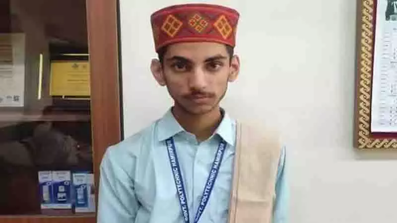 ड्रोन प्रोजेक्ट से सुर्खियों में आया छात्र हॉस्टल की तीसरी मंजिल से गिरा ड्रोन प्रोजेक्ट से सुर्खियों में आया छात्र हॉस्टल की तीसरी मंजिल से गिरा