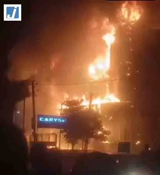 FIRE BREAKING: भीषण आग, एशियन पेंट्स के शोरूम में उठीं आग की लपटें FIRE BREAKING: भीषण आग, एशियन पेंट्स के शोरूम में उठीं आग की लपटें