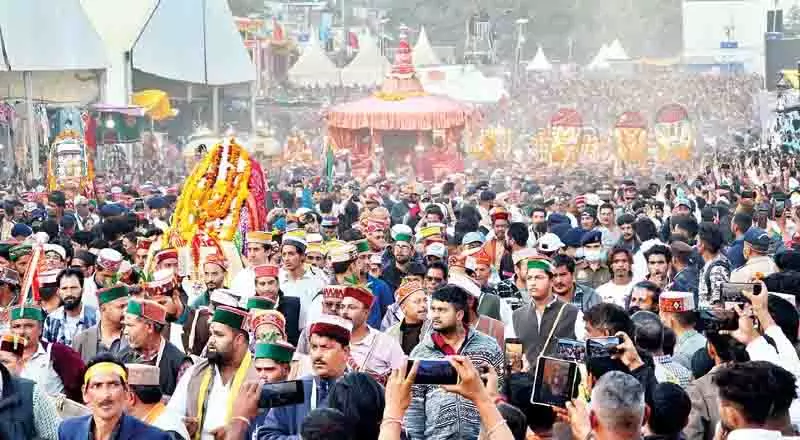 लंका दहन के साथ कुल्लू दशहरा संपन्न लंका दहन के साथ कुल्लू दशहरा संपन्न