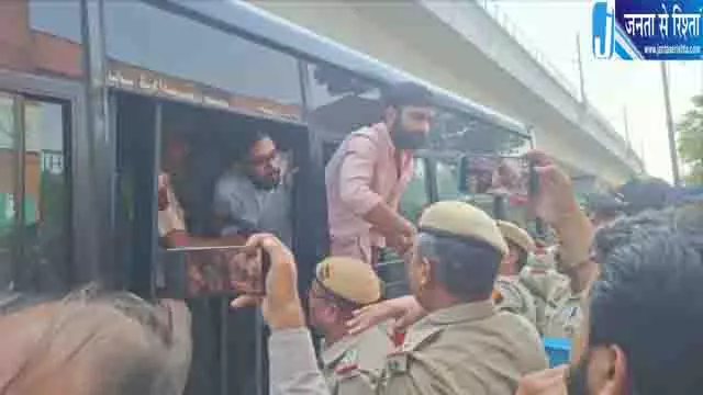 जामिया में नकाबपोशों की तोड़फोड़, स्थापना दिवस कार्यक्रम रद्द जामिया में नकाबपोशों की तोड़फोड़, स्थापना दिवस कार्यक्रम रद्द