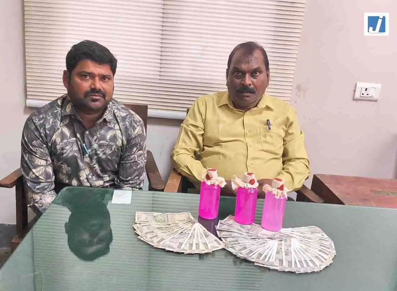 15 हजार इंस्पेक्टर और 5 हजार दलाल का हिस्सा! ACB ने रिश्वतखोरी का किया खुलासा 15 हजार इंस्पेक्टर और 5 हजार दलाल का हिस्सा! ACB ने रिश्वतखोरी का किया खुलासा