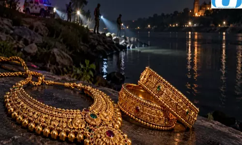 पड़ोसी पर बुजुर्ग महिला की हत्या का आरोप, सोने के गहने लूटकर जलाया शव पड़ोसी पर बुजुर्ग महिला की हत्या का आरोप, सोने के गहने लूटकर जलाया शव