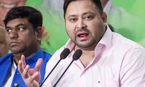 दरभंगा MLC चुनाव में मतगणना पर बवाल, 10% वोट रद्द करने का आरोप, तेजस्वी ने उठाए सवाल दरभंगा MLC चुनाव में मतगणना पर बवाल, 10% वोट रद्द करने का आरोप, तेजस्वी ने उठाए सवाल