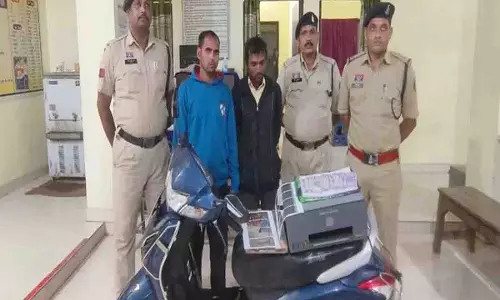 छत्तीसगढ़ में जाली नोट! 500 और 100 रुपये की नकली करेंसी के साथ दो आरोपी गिरफ्तार छत्तीसगढ़ में जाली नोट! 500 और 100 रुपये की नकली करेंसी के साथ दो आरोपी गिरफ्तार
