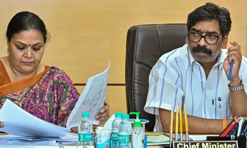 दिवाली से पहले हेमंत सरकार का बड़ा तोहफा, संविदा कर्मियों का मानदेय 20% बढ़ा दिवाली से पहले हेमंत सरकार का बड़ा तोहफा, संविदा कर्मियों का मानदेय 20% बढ़ा