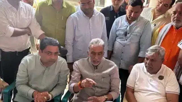 फरीदाबाद के क्षेत्रवासियों ने केंद्रीय मंत्री के सामने उठाया कूड़े का मुद्दा फरीदाबाद के क्षेत्रवासियों ने केंद्रीय मंत्री के सामने उठाया कूड़े का मुद्दा