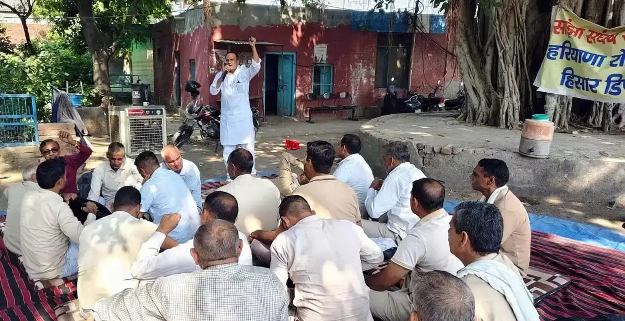 हिसार रोडवेज कर्मचारियों का लंबित मांगों पर बढ़ा आक्रोश
