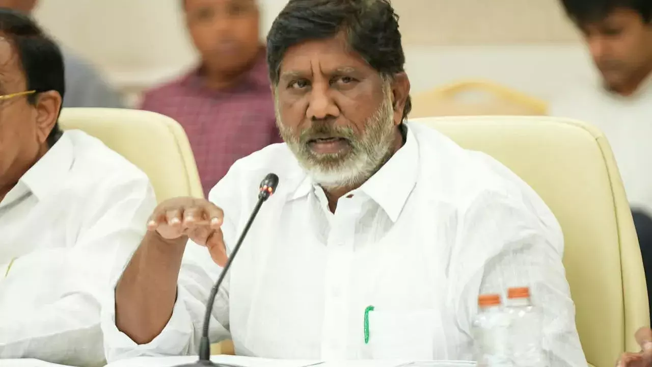 Telangana: उपमुख्यमंत्री ने सूखे की रिपोर्ट केंद्र को सौंपी Telangana: उपमुख्यमंत्री ने सूखे की रिपोर्ट केंद्र को सौंपी