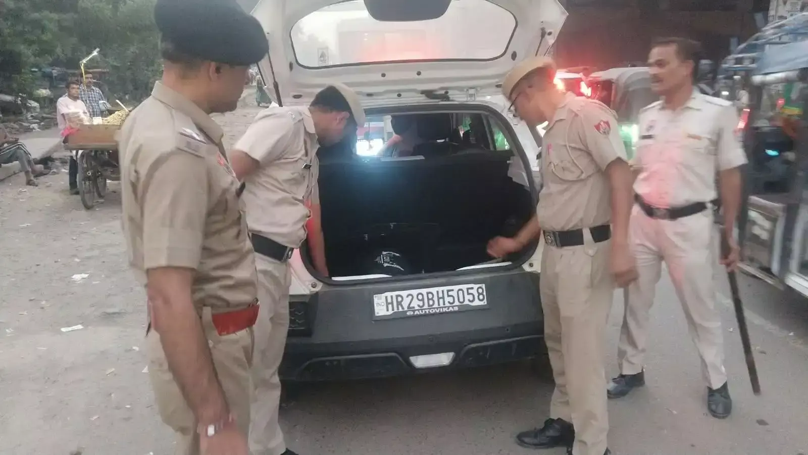 पुलिस का ट्रैफिक अभियान तेज, नियम तोड़ने पर 690 चालान