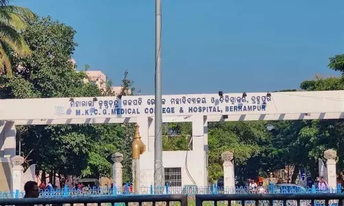 ओडिशा के MKCG अस्पताल में बड़ा हादसा टला, कैंसर वार्ड की छत गिरी, बाल-बाल बचे मरीज