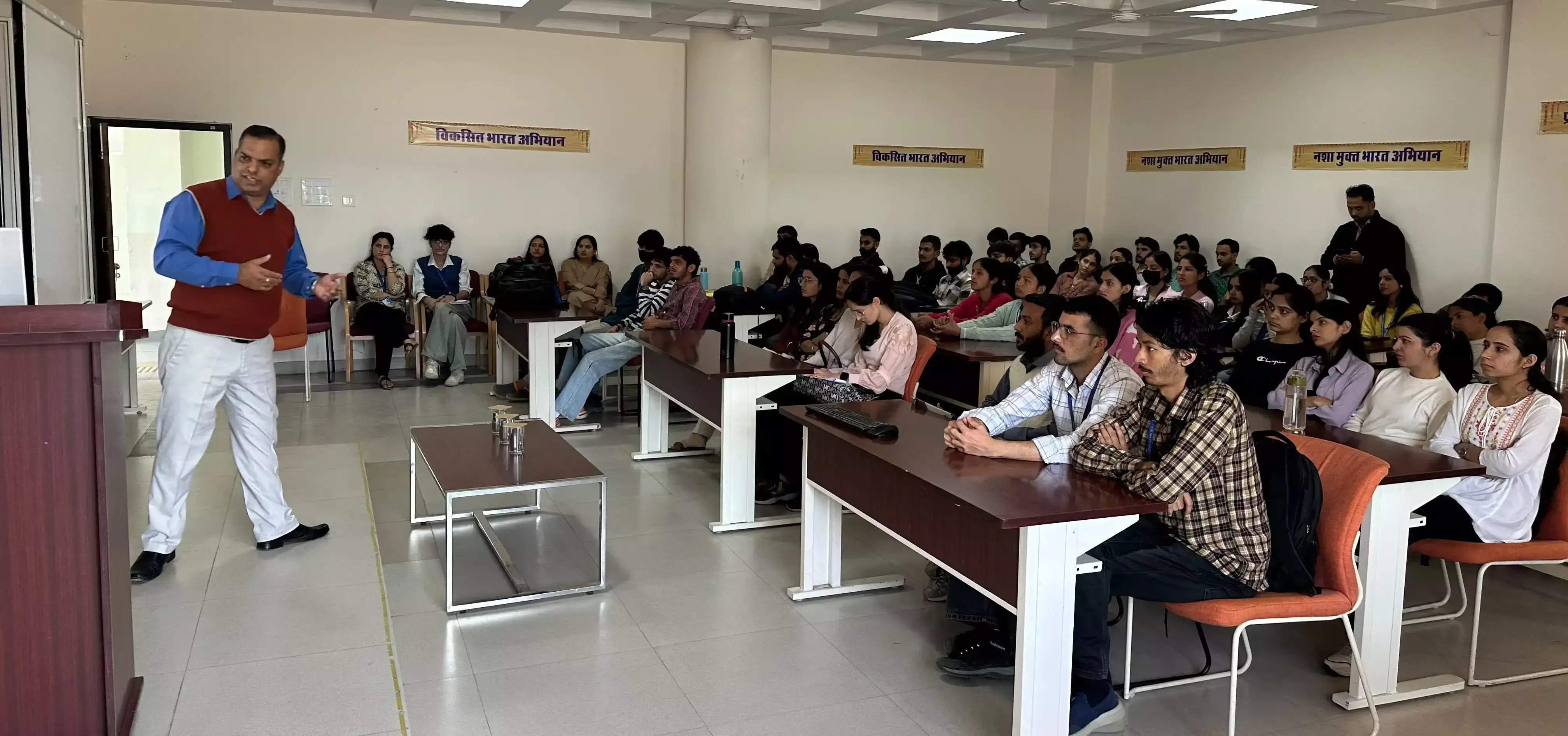 सरदार पटेल विश्वविद्यालय के 14 विद्यार्थियों का इंटर्नशिप के लिए चयन