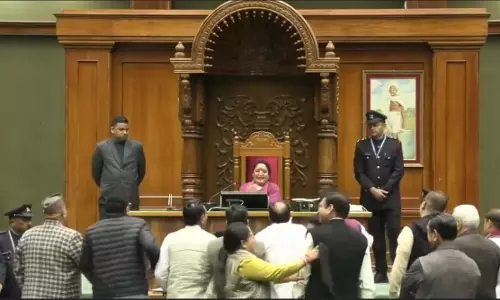 विपक्ष के विरोध के बीच सदन में 10 विधेयकों पर लगी मुहर