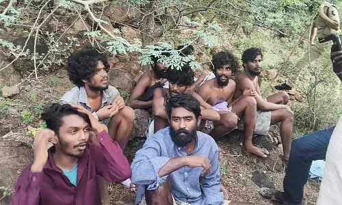 थेनी जेल से फरार सभी 17 कैदी गिरफ्तार, अब हाई-सिक्योरिटी जेलों में होंगे शिफ्ट थेनी जेल से फरार सभी 17 कैदी गिरफ्तार, अब हाई-सिक्योरिटी जेलों में होंगे शिफ्ट