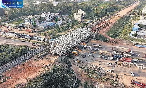 बैयप्पनहल्ली-होसुर रेल दोहरीकरण में बड़ी सफलता, NH-44 पर लगाए 245 टन वजनी विशाल गर्डर बैयप्पनहल्ली-होसुर रेल दोहरीकरण में बड़ी सफलता, NH-44 पर लगाए 245 टन वजनी विशाल गर्डर