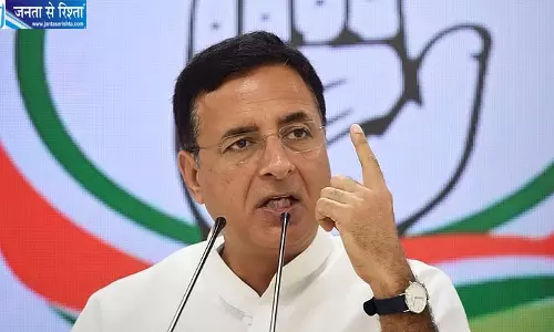 टाटा समूह के भविष्य पर सियासी घमासान, कांग्रेस ने केंद्र सरकार को घेरा