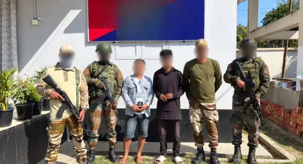मणिपुर में सुरक्षा बलों की कार्रवाई, NRFM के दो सदस्य गिरफ्तार मणिपुर में सुरक्षा बलों की कार्रवाई, NRFM के दो सदस्य गिरफ्तार
