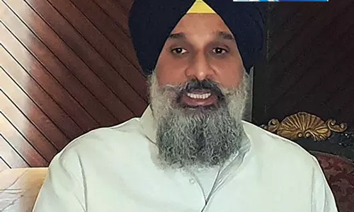पंजाब की स्थिति से ध्यान भटकाने का आरोप, मजीठिया ने केजरीवाल पर साधा निशाना पंजाब की स्थिति से ध्यान भटकाने का आरोप, मजीठिया ने केजरीवाल पर साधा निशाना