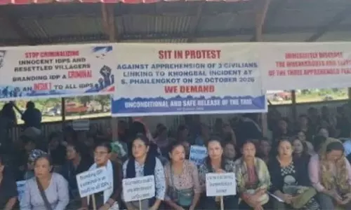 मणिपुर में प्रदर्शन: जानलेवा हमले के आरोपियों की रिहाई की मांग मणिपुर में प्रदर्शन: जानलेवा हमले के आरोपियों की रिहाई की मांग